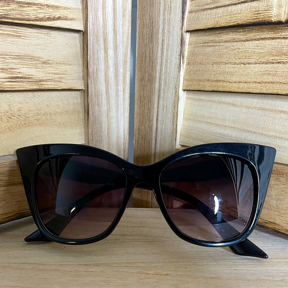 Black Sunnies
